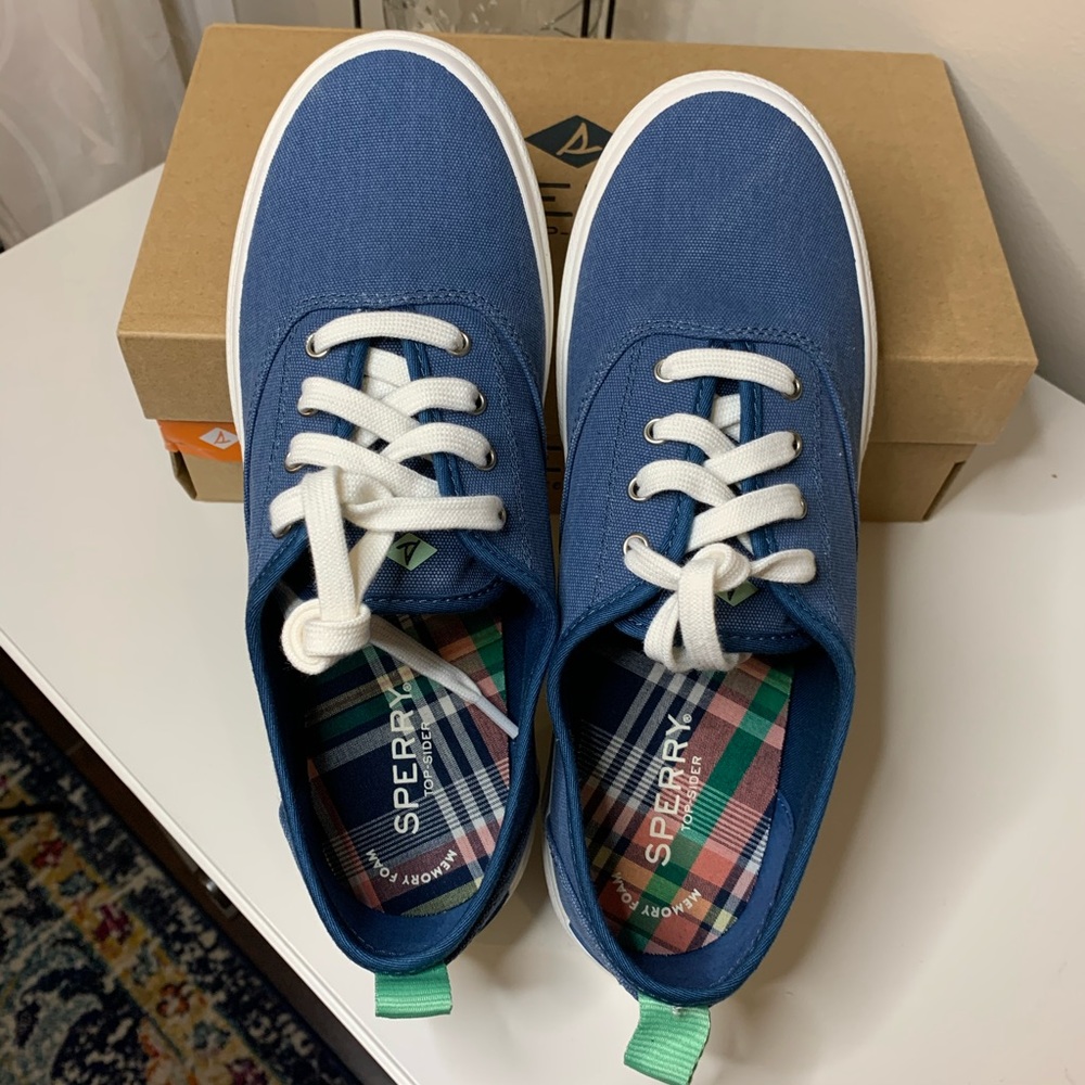NWT Sperry Pier Wave Laced Sneakers